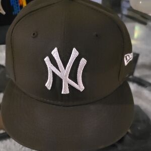 New Era Yankees Brown and Light Tan Logo Cap 7 3/8  (729)